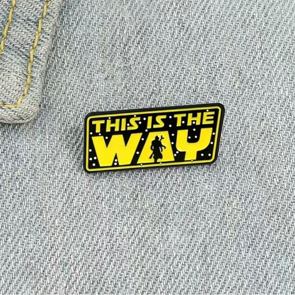 Pin - “THIS IS THE WAY” The Mandalorian  pin - Picture 6 of 6